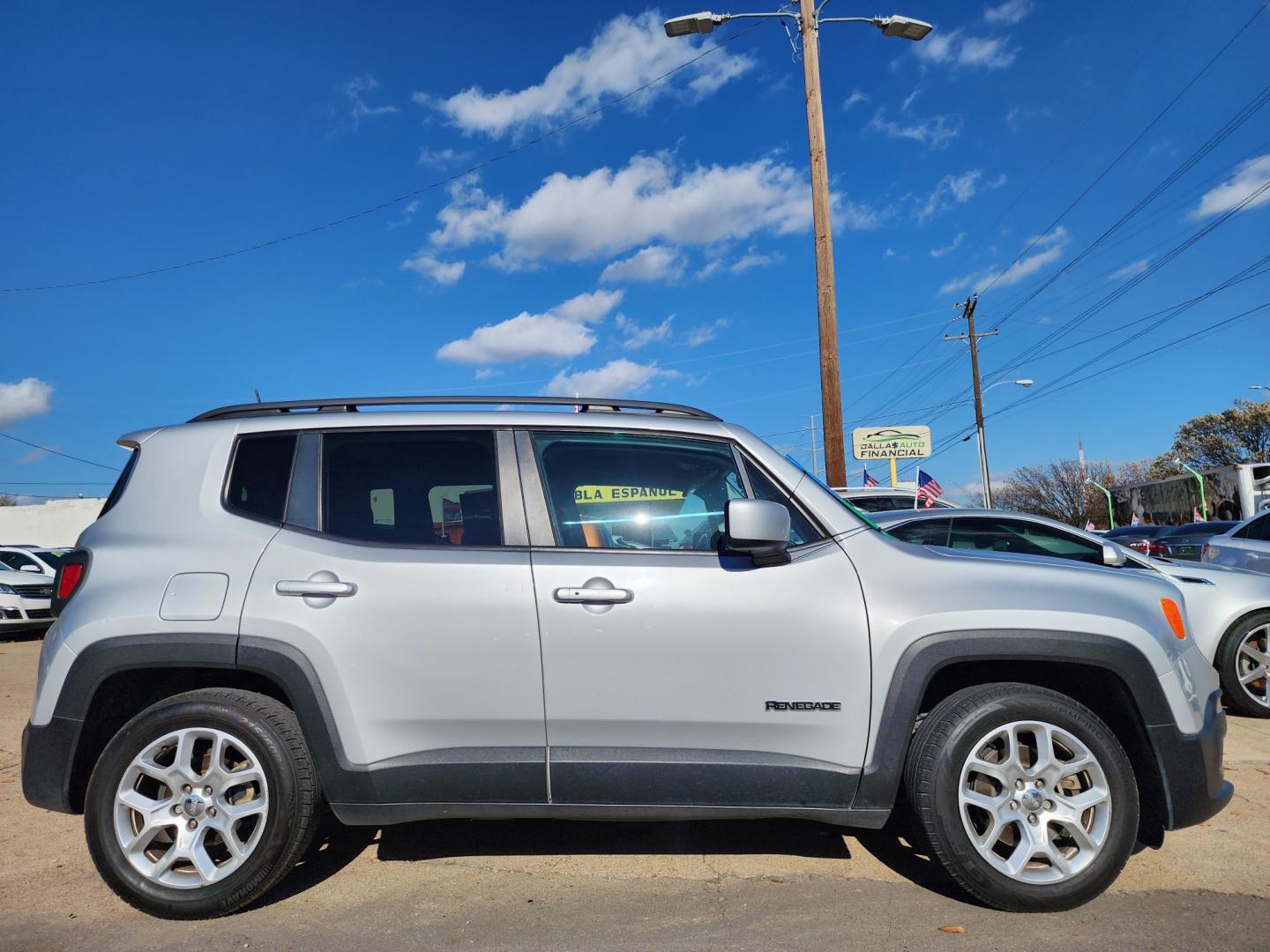 2016 SILVER Jeep Renegade Latitude (ZACCJABT4GP) with an 2.4L L4 DOHC 16V engine, AUTO transmission, located at 2660 S.Garland Avenue, Garland, TX, 75041, (469) 298-3118, 32.885551, -96.655602 - Photo#2